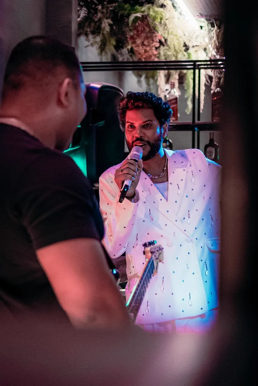 Alan canta Marisa — imprensa 9